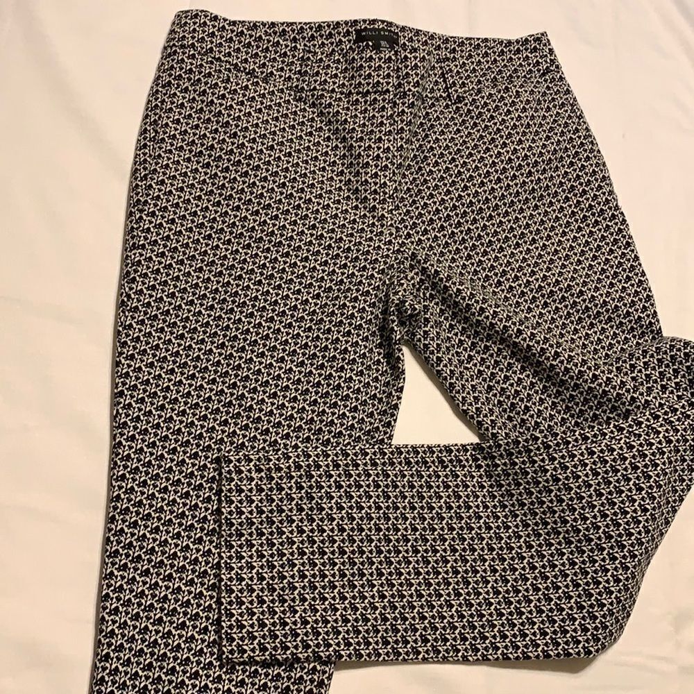 Willi Smith size 8 ankle pants.  Black and white